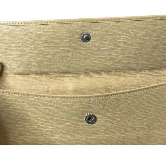 Gucci Tan Wallet with Textured Leather and Metallic Clasp - Picture 7 of 13